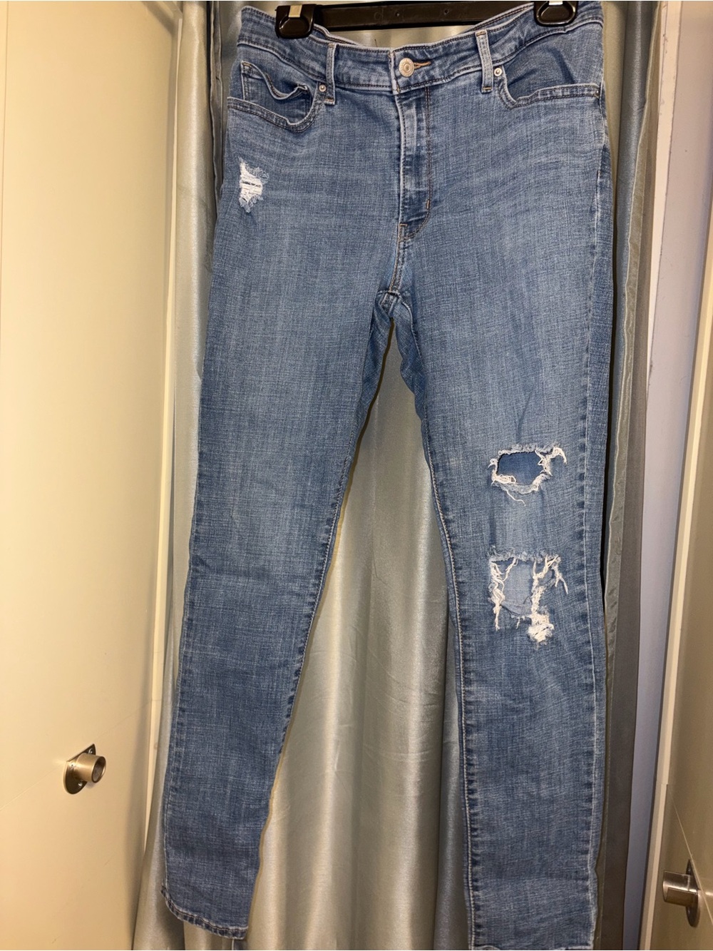 Levi’s Women’s Ripped Skinny Jeans Size 33